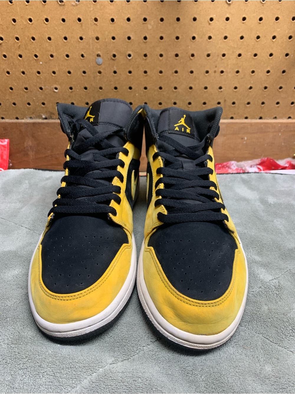 Jordan 1 Mid Reverse New Love, Size 11.